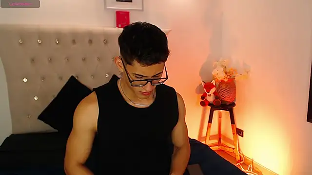 Snapshot of SalvadorFit chatting on September 2025 08:59:02 PM SalvadorFit online show from September 2025 08:59:02 PM