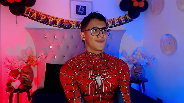 Snapshot of SalvadorFit chatting on October 2025 10:10:01 PM SalvadorFit online show from October 2025 10:10:01 PM