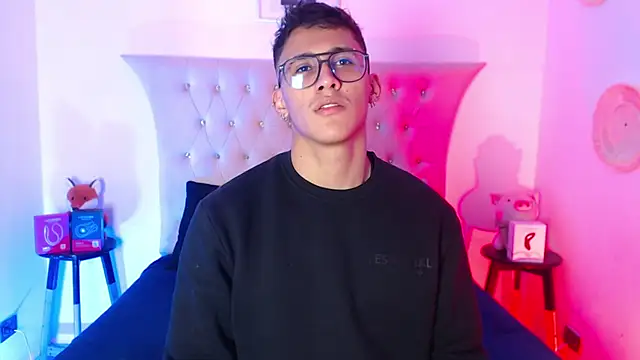 Snapshot of SalvadorFit chatting on November 2025 08:53:02 PM SalvadorFit online show from November 2025 08:53:02 PM