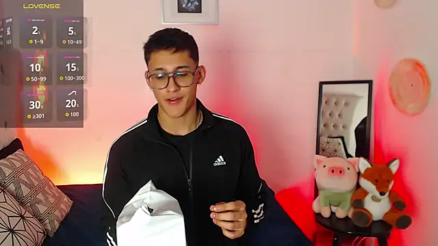 Snapshot of SalvadorFit chatting on November 2025 08:02:01 PM SalvadorFit online show from November 2025 08:02:01 PM