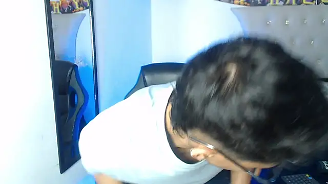 Snapshot of SalvadorFit chatting on October 2025 08:28:02 PM SalvadorFit online show from October 2025 08:28:02 PM