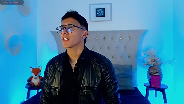 Snapshot of SalvadorFit chatting on September 2025 08:49:01 PM SalvadorFit online show from September 2025 08:49:01 PM