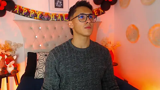 Snapshot of SalvadorFit chatting on November 2025 08:36:02 PM SalvadorFit online show from November 2025 08:36:02 PM