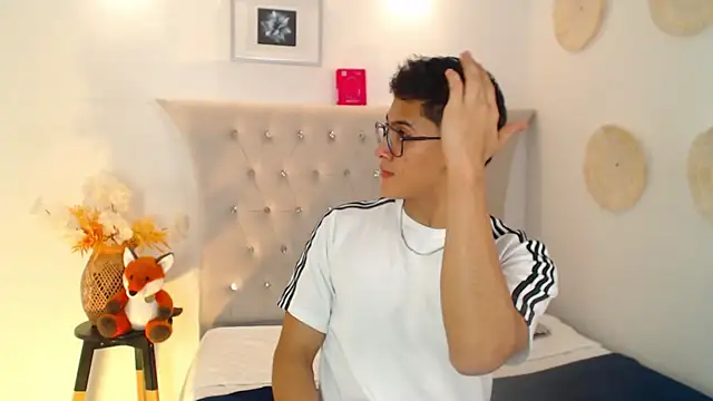 Snapshot of SalvadorFit chatting on October 2025 08:46:02 PM SalvadorFit online show from October 2025 08:46:02 PM