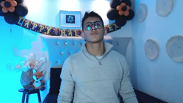 Snapshot of SalvadorFit chatting on October 2025 08:42:02 PM SalvadorFit online show from October 2025 08:42:02 PM