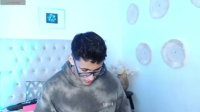 Snapshot of SalvadorFit chatting on November 2025 08:24:01 PM SalvadorFit online show from November 2025 08:24:01 PM