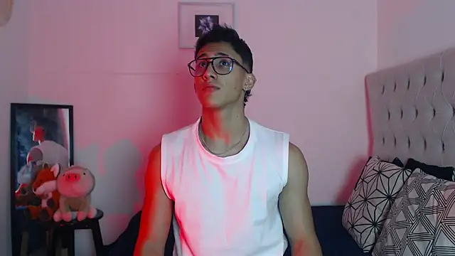 Snapshot of SalvadorFit chatting on November 2025 08:45:02 PM SalvadorFit online show from November 2025 08:45:02 PM