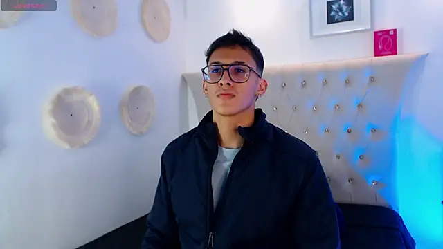 Snapshot of SalvadorFit chatting on September 2025 08:47:02 PM SalvadorFit online show from September 2025 08:47:02 PM