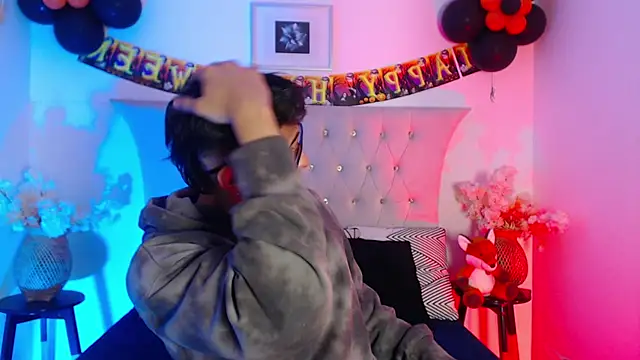 Snapshot of SalvadorFit chatting on October 2025 08:44:01 PM SalvadorFit online show from October 2025 08:44:01 PM