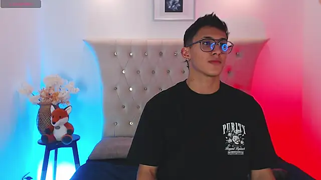 Snapshot of SalvadorFit chatting on September 2025 09:10:02 PM SalvadorFit online show from September 2025 09:10:02 PM