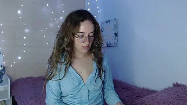 kat desiree online show from November 2025 02:01:01 AM