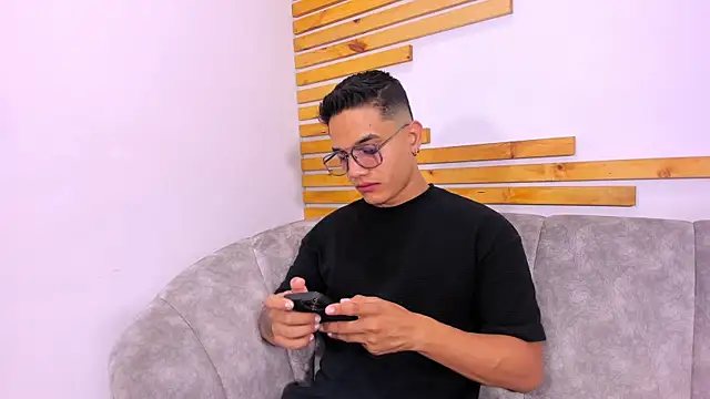 axel vega online show from October 2025 07:37:01 PM