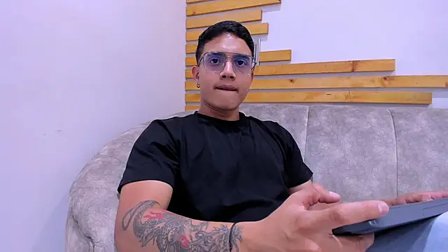 axel vega online show from September 2025 08:23:02 PM