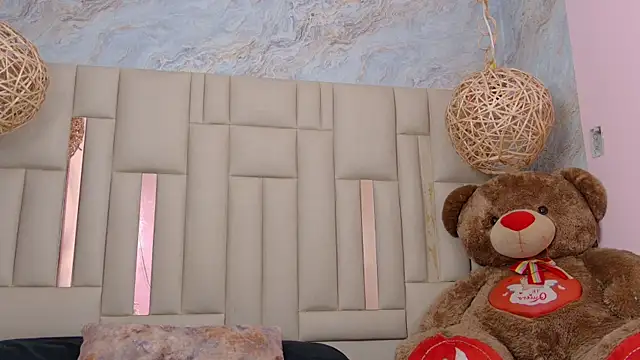 Dixiebelle online show from April 2026 01:00:01 AM