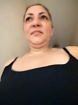 Snapshot of Lunita86 chatting on December 2025 02:17:01 PM Lunita86 online show from December 2025 02:17:01 PM