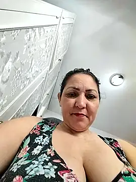 Lunita86 online show from May 2026 03:03:02 PM