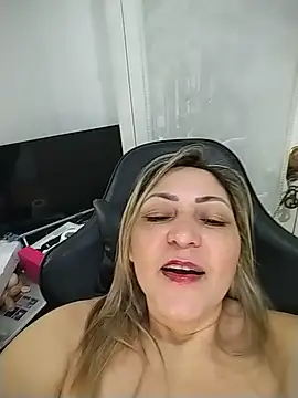 Lunita86 online show from May 2026 05:11:01 PM