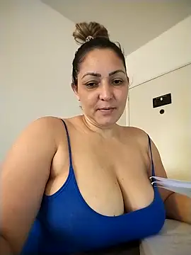 Lunita86 online show from April 2026 03:02:01 PM