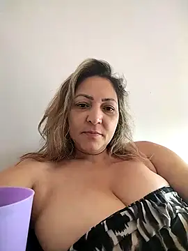 Snapshot of Lunita86 chatting on February 2026 01:20:02 PM Lunita86 online show from February 2026 01:20:02 PM