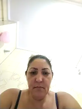 Lunita86 online show from April 2026 05:19:01 PM