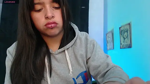 Snapshot of queen_salomme chatting on October 2025 11:45:02 AM queen salomme online show from October 2025 11:45:02 AM