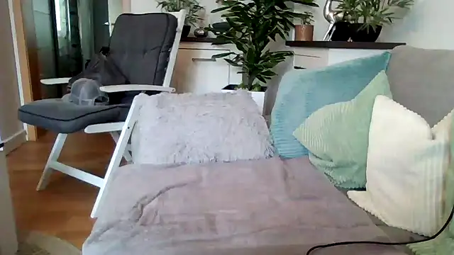 Snapshot of pup_benji chatting on June 2026 10:20:01 AM pup benji online show from June 2026 10:20:01 AM