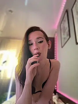 Valirae online show from October 2025 04:35:01 AM