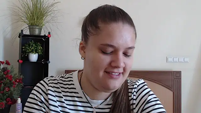 Snapshot of Nensi-Bern chatting on September 2025 07:44:01 AM Nensi-Bern online show from September 2025 07:44:01 AM