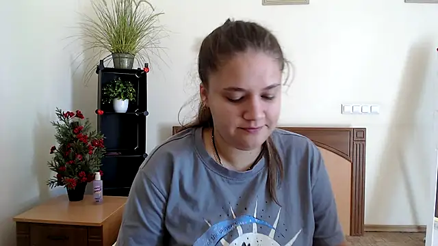 Snapshot of Nensi-Bern chatting on September 2025 08:29:01 AM Nensi-Bern online show from September 2025 08:29:01 AM