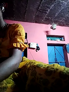 Snapshot of R_Roshni chatting on September 2025 04:46:02 PM R Roshni online show from September 2025 04:46:02 PM