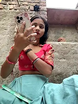 Snapshot of R_Roshni chatting on April 2026 01:10:02 AM R Roshni online show from April 2026 01:10:02 AM