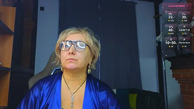 Snapshot of Marta_Wils chatting on October 2025 03:29:02 AM Marta Wils online show from October 2025 03:29:02 AM