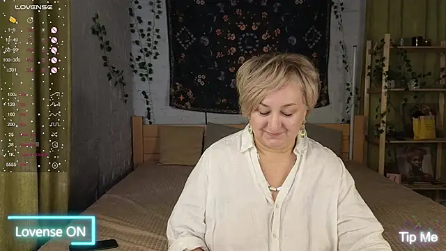Snapshot of Marta_Wils chatting on October 2025 01:47:02 AM Marta Wils online show from October 2025 01:47:02 AM