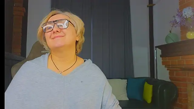 Snapshot of Marta_Wils chatting on November 2025 04:28:02 AM Marta Wils online show from November 2025 04:28:02 AM