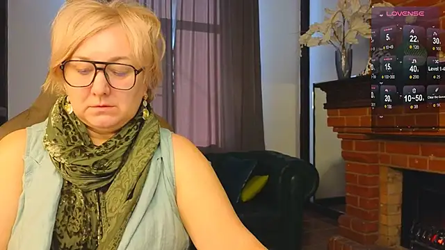 Snapshot of Marta_Wils chatting on October 2025 03:40:02 AM Marta Wils online show from October 2025 03:40:02 AM