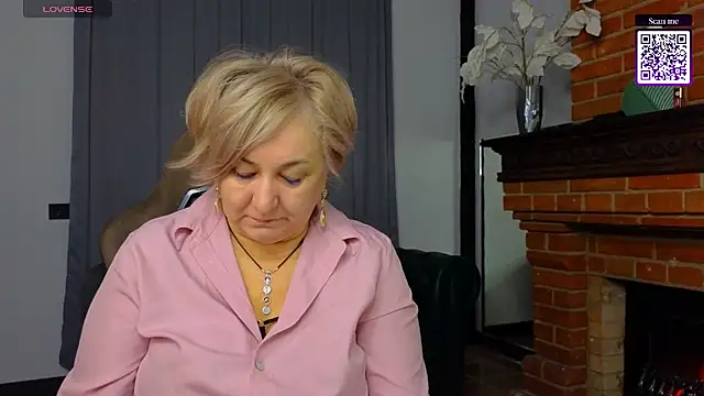 Snapshot of Marta_Wils chatting on October 2025 12:44:01 AM Marta Wils online show from October 2025 12:44:01 AM