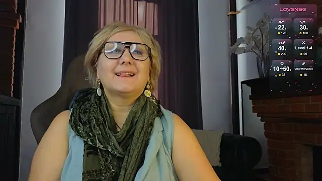 Snapshot of Marta_Wils chatting on October 2025 02:43:01 AM Marta Wils online show from October 2025 02:43:01 AM