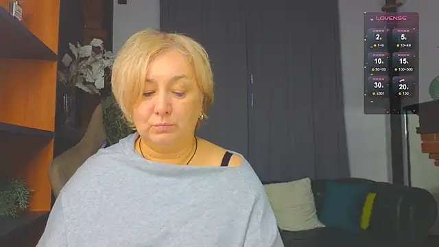 Snapshot of Marta_Wils chatting on November 2025 02:04:01 AM Marta Wils online show from November 2025 02:04:01 AM