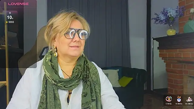 Snapshot of Marta_Wils chatting on November 2025 03:10:02 AM Marta Wils online show from November 2025 03:10:02 AM