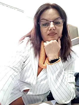 ValeriaLove43211 online show from November 2025 09:53:01 AM