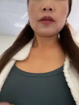 Milky-milk online show from November 2025 01:50:01 AM