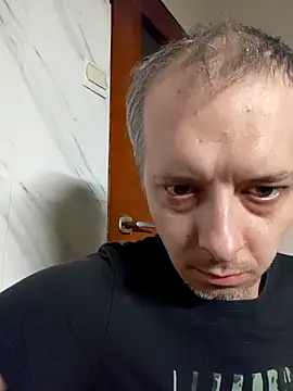 szajbusek41 online show from February 2026 05:03:02 AM