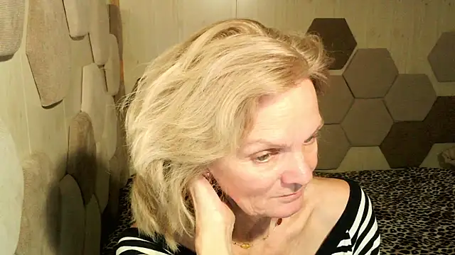 Zoe Steell online show from October 2025 02:19:01 PM