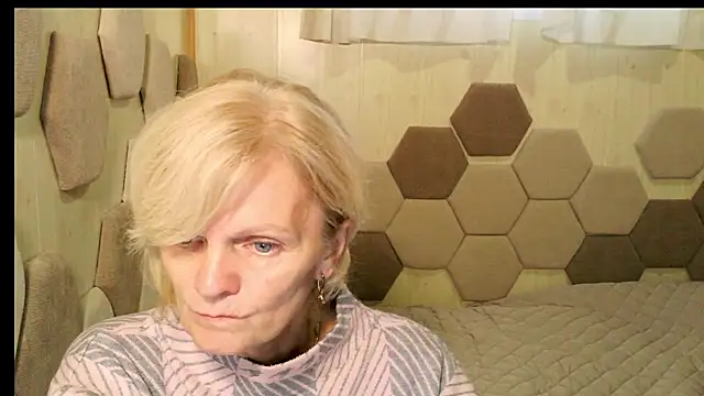 Zoe Steell online show from October 2025 01:48:02 PM