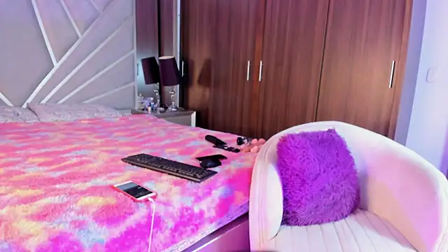 LiaRusselll  online show from September 2025 08:04:02 PM