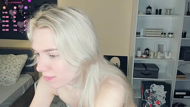 Snapshot of DianeHonnette chatting on December 2025 07:34:02 PM DianeHonnette online show from December 2025 07:34:02 PM