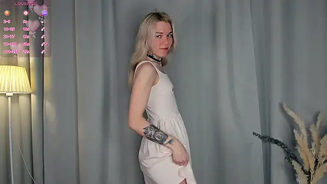 Snapshot of DianeHonnette chatting on January 2026 07:28:02 PM DianeHonnette online show from January 2026 07:28:02 PM