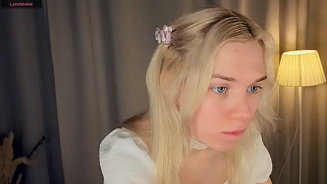 DianeHonnette online show from November 2025 07:14:02 PM