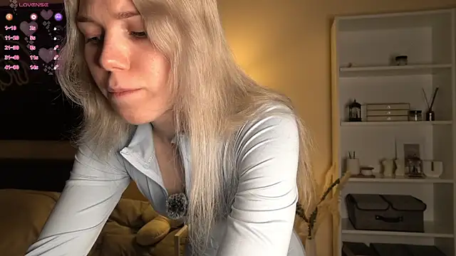 Snapshot of DianeHonnette chatting on February 2026 07:14:02 PM DianeHonnette online show from February 2026 07:14:02 PM