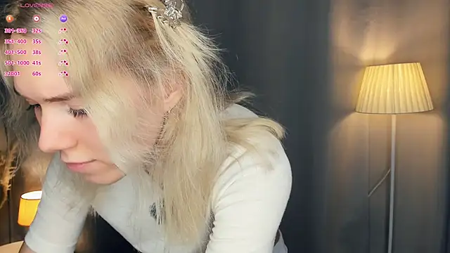 Snapshot of DianeHonnette chatting on July 2026 07:06:02 PM DianeHonnette online show from July 2026 07:06:02 PM